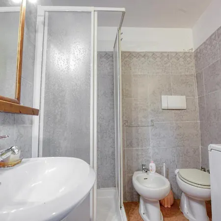 2 Bedroom Awesome In Moneglia