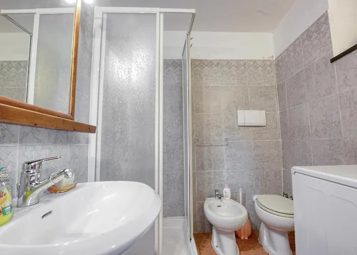 2 Bedroom Awesome In Moneglia