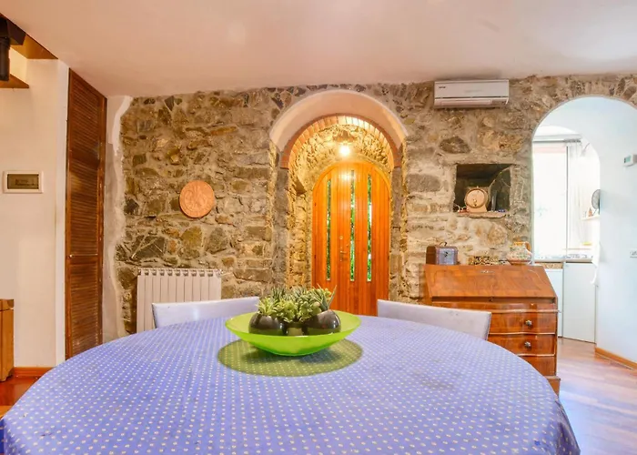 2 Bedroom Awesome In Σπίτι διακοπών Moneglia