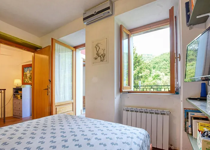 Сasa de vacaciones 2 Bedroom Awesome In Moneglia